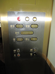 Signature Lounge Chicago Elevator